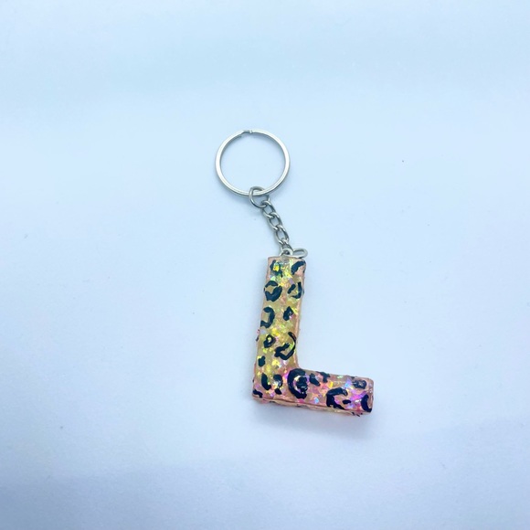 L Resin Letter Keychain - Picture 1 of 5